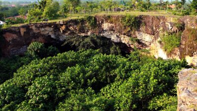 Destinasi Gua Lebar di Tutup Lantaran Dinding Tebing Longsor dan Retak