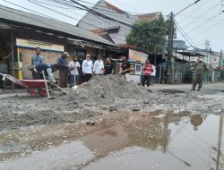 Mbois! Warga Perbaiki Jembatan Sonokembang Sendiri Karena Pemkot Malang Tak Bertindak
