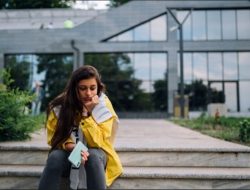 9 Tantangan Anak Bungsu Saat Dewasa, Termasuk Dihati Sebagai Anak Kecil