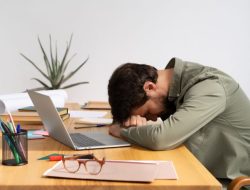 Jangan Tunda! 10 Tanda Tubuh Butuh Istirahat Total untuk Kesehatan Optimal