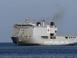 KRI RS TNI Berangkat dari Jakarta ke Sumatera Tangani Bencana