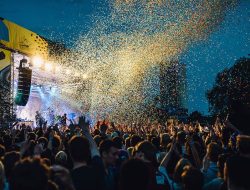 Festival Musik Etnik Lamaholot Guncang Pantai Asam Satu dengan Tradisi dan Sunset Magis