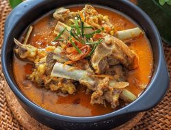 Tengkleng Pedas Pak Manto: Kuliner Legendaris Solo yang Bikin Nagih!
