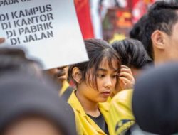 Kekesalan Richa Novisha Terhadap Wanita Rambut Biru di Pemakaman Gary Iskak