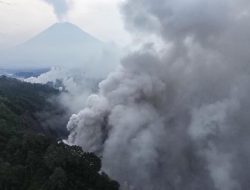 Erupsi Pagi Ini, Abu Semeru Capai 1 Km