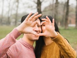 5 zodiak merasakan cinta sejati: Energi Capricorn hadirkan kehangatan dan kesetiaan pada 22–28 Desember 2025