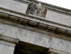 Fed meninjau dampak pemotongan, suku bunga mungkin dipertahankan