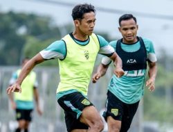 Semua Tim Bisa Kalah! Keyakinan Uston Nawawi Bikin Persebaya Percaya Diri Hadapi Borneo FC