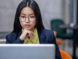 Orang Cerdas Sering Miliki 7 Kebiasaan Unik Ini, Menurut Psikologi