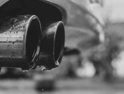 Jangan Khawatir! Ini Penyebab Knalpot Mobil Mengeluarkan Air Pagi Hari