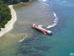 Wisatawan Tasik Tewas Saat Melompat dari Bangkai Kapal Viking di Pantai Pasir Putih Pangandaran