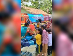 Tiga Minggu Pasca Bencana, Krisis Air Bersih di Tapteng Membuat Warga Beli Rp 1000 per Jerigen